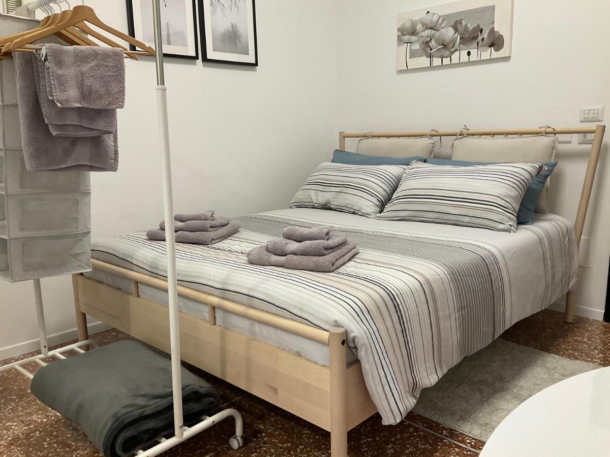 Studio 25 Apartment - Near Metro M3 Milano Eksteriør billede
