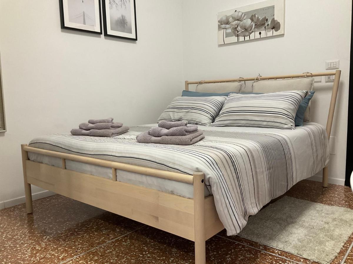 Studio 25 Apartment - Near Metro M3 Milano Eksteriør billede