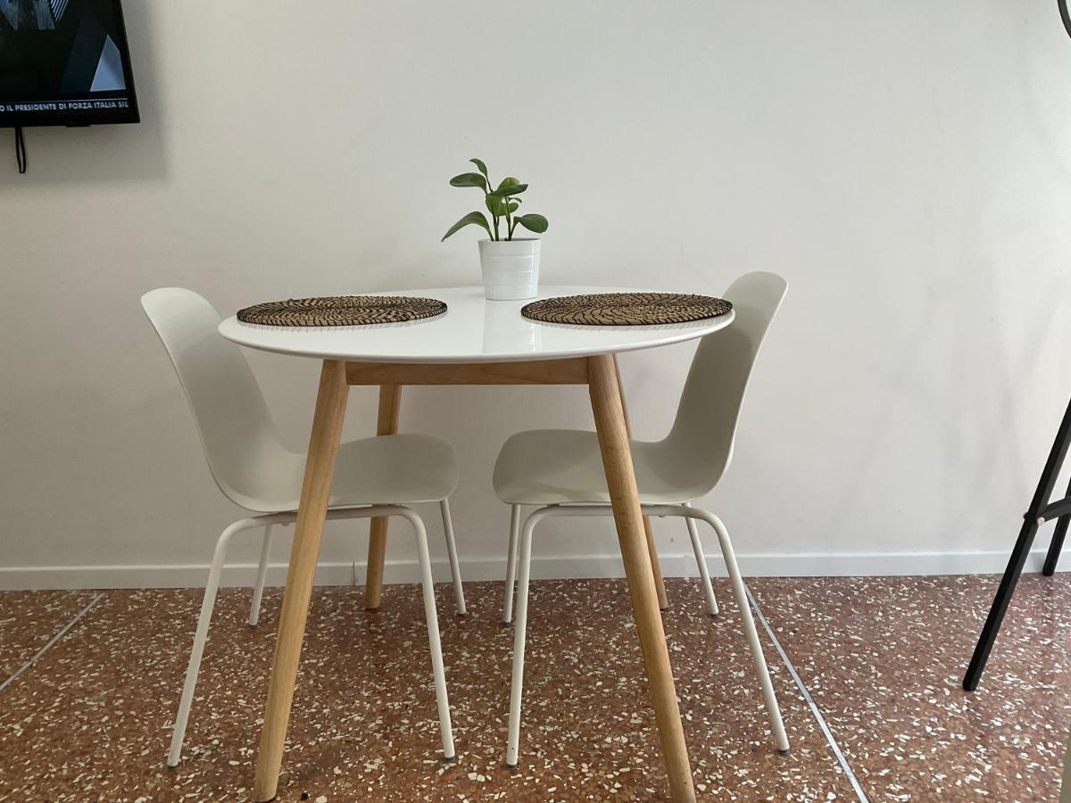 Studio 25 Apartment - Near Metro M3 Milano Eksteriør billede