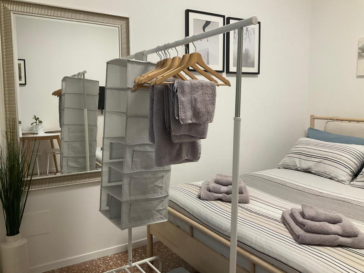 Studio 25 Apartment - Near Metro M3 Milano Eksteriør billede