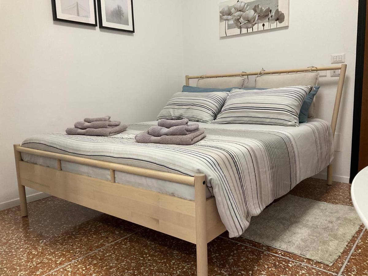 Studio 25 Apartment - Near Metro M3 Milano Eksteriør billede