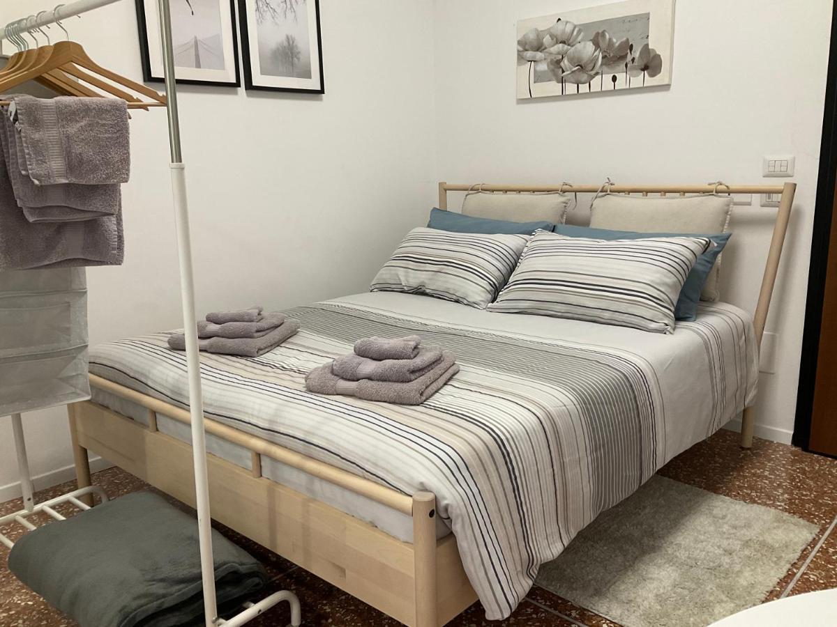 Studio 25 Apartment - Near Metro M3 Milano Eksteriør billede