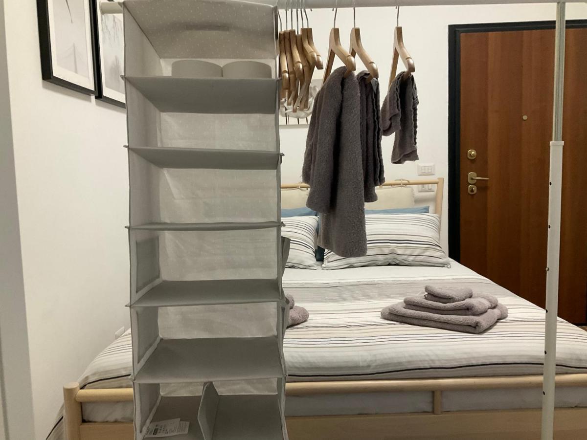 Studio 25 Apartment - Near Metro M3 Milano Eksteriør billede